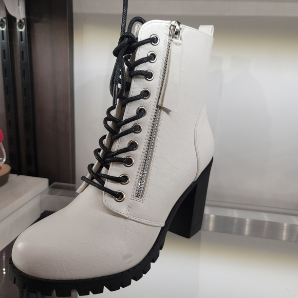 City of the moon WHITE LACE UP CHUNKY HEELED ANKL - Picture 4 of 5